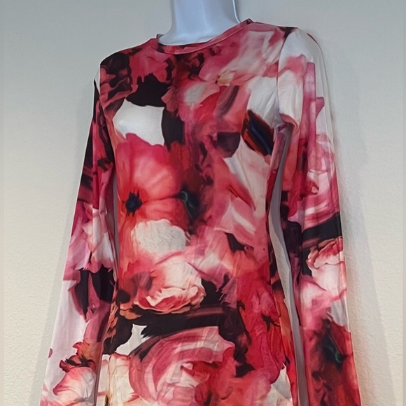 Women Major Floral Vibes Top - Picture 2 of 2